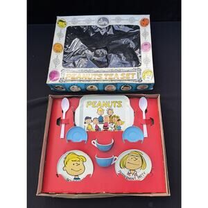 Vintage 1960’s PEANUTS SNOOPY Charlie Brown CHARACTERS TEA SET Nice!